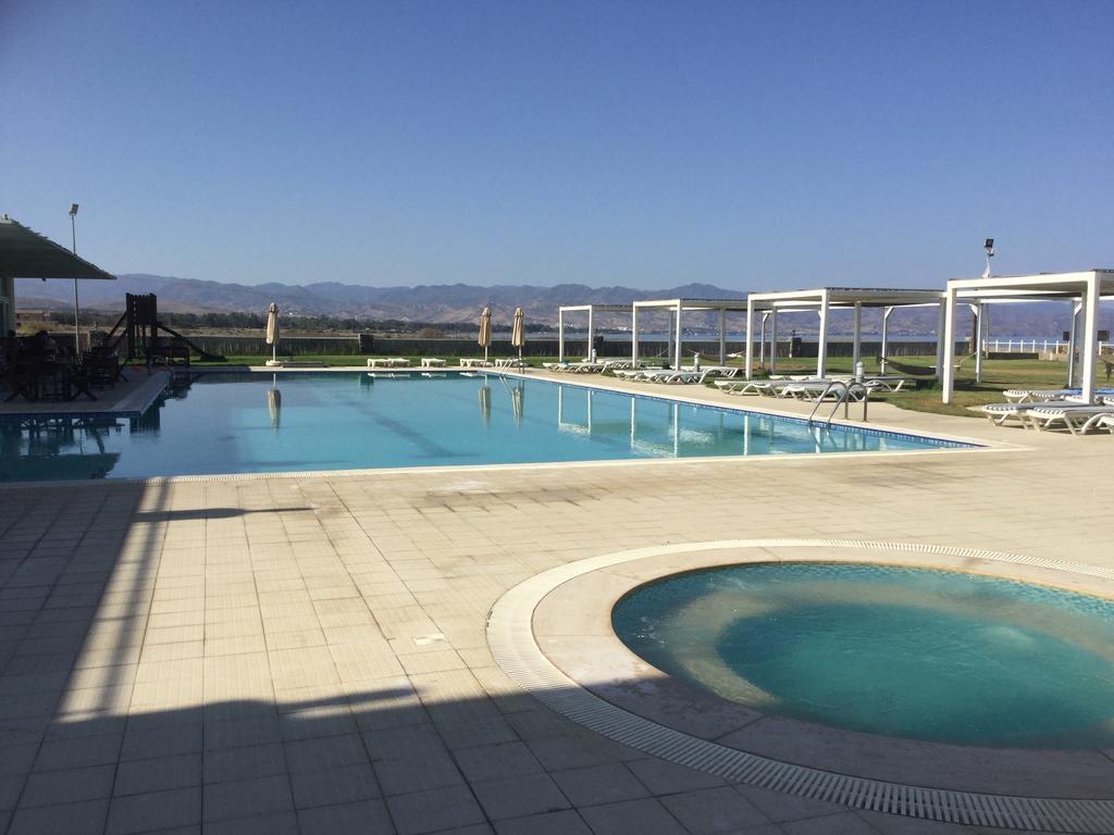 Aphrodite Beachfront Apartment Ghaziveran Exterior foto