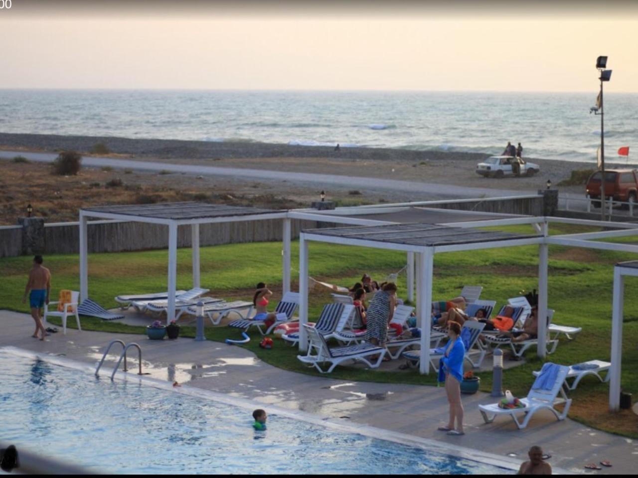 Aphrodite Beachfront Apartment Ghaziveran Exterior foto